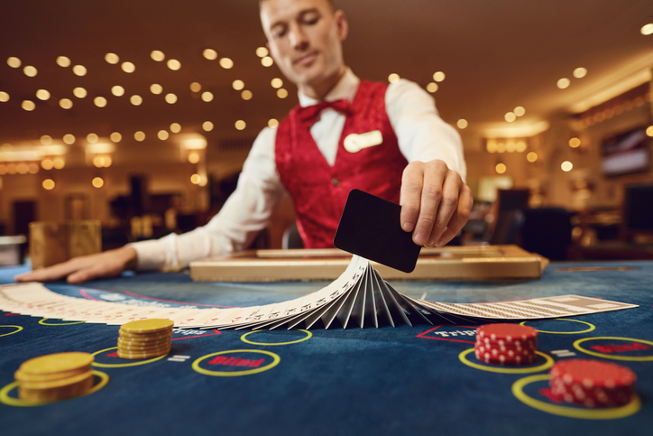 Gambling and the Psychology of “Phantom Money”: Why Virtual Chips Seem Unreal
